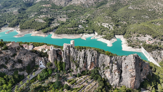🏞 Водохранилище Гуадалест (Embalse de Guadalest) — бирюзовая жемчужина провинции Аликанте