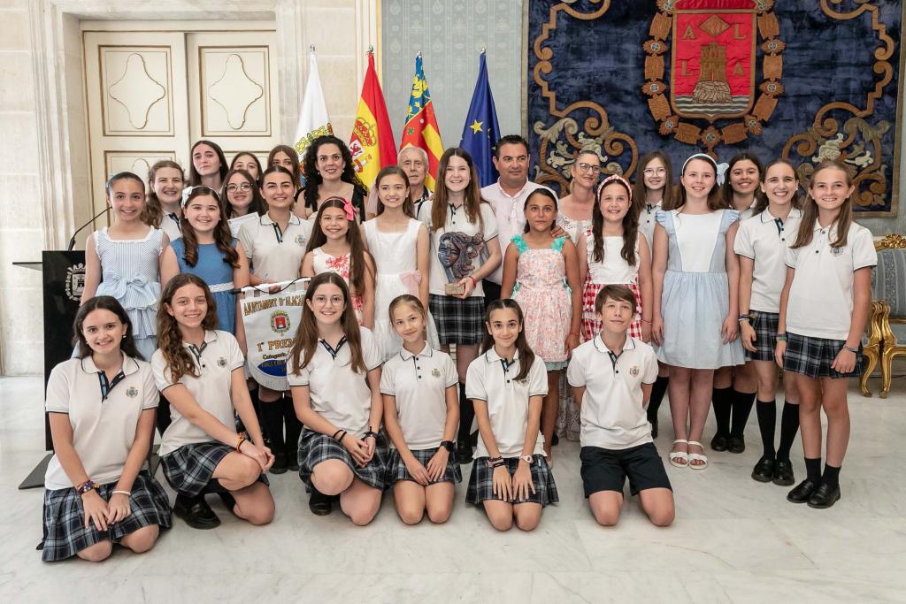 🎉 Колледж Calasancio получил первую молодежную премию конкурса Fogueres Escolars
