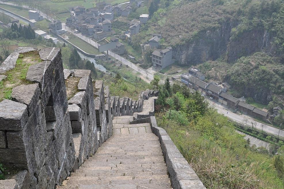 Tour to China: Beijing-Zhangjiajie-Dehang-Fenghuang-Shanghai