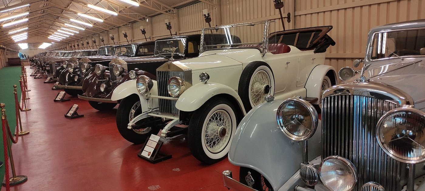 коллекция ретро автомобилей Rolls-Royce в музее в Испании